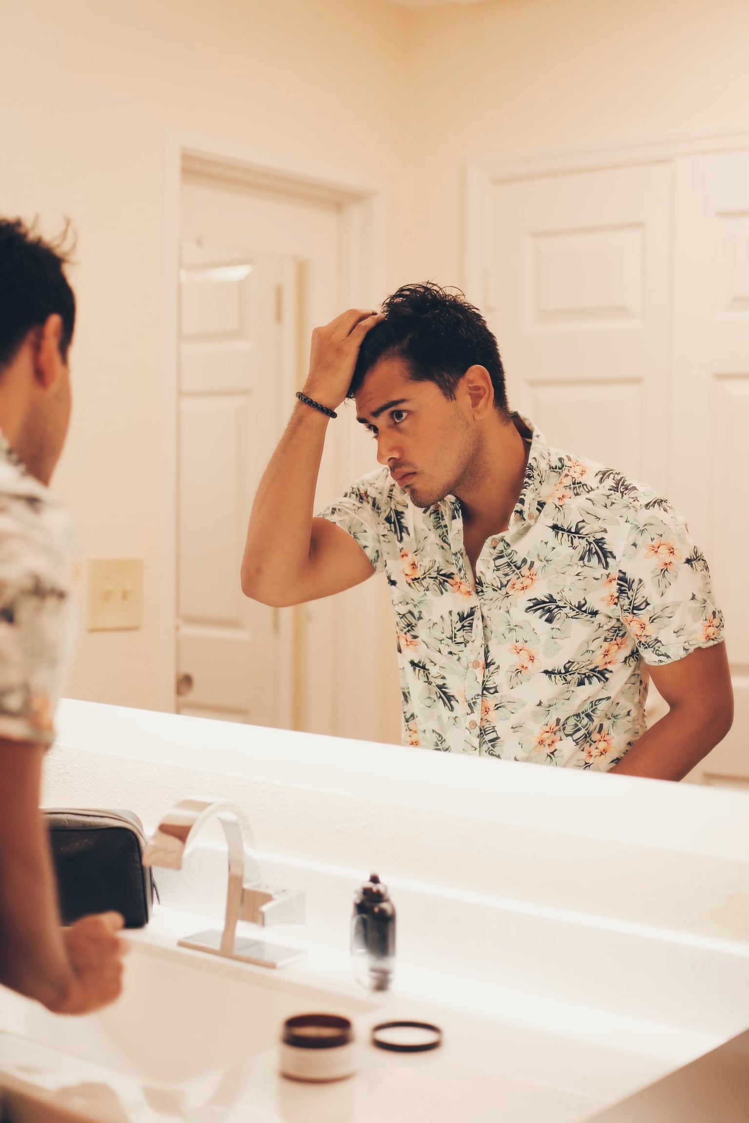 Caída del cabello en hombres: cómo actuar desde los primeros signos de enrarecimiento