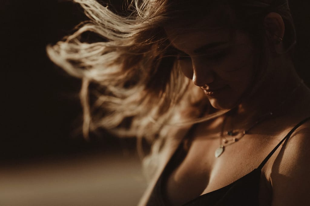 Caída del cabello en la mujer después de los 40: cómo entenderla y actuar con la rutina adecuada