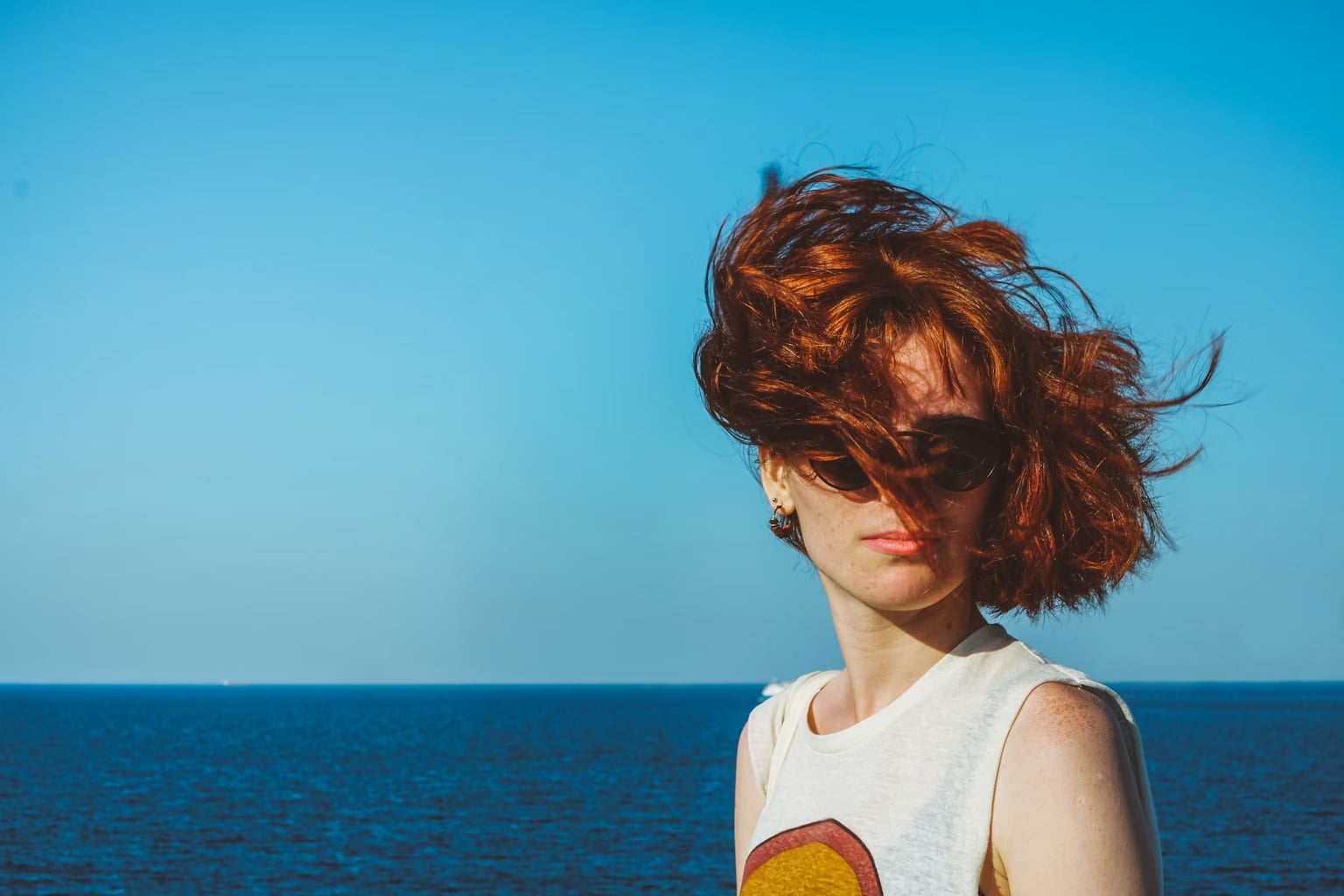 Cabello teñido en verano: cómo proteger y prolongar el brillo de tu color