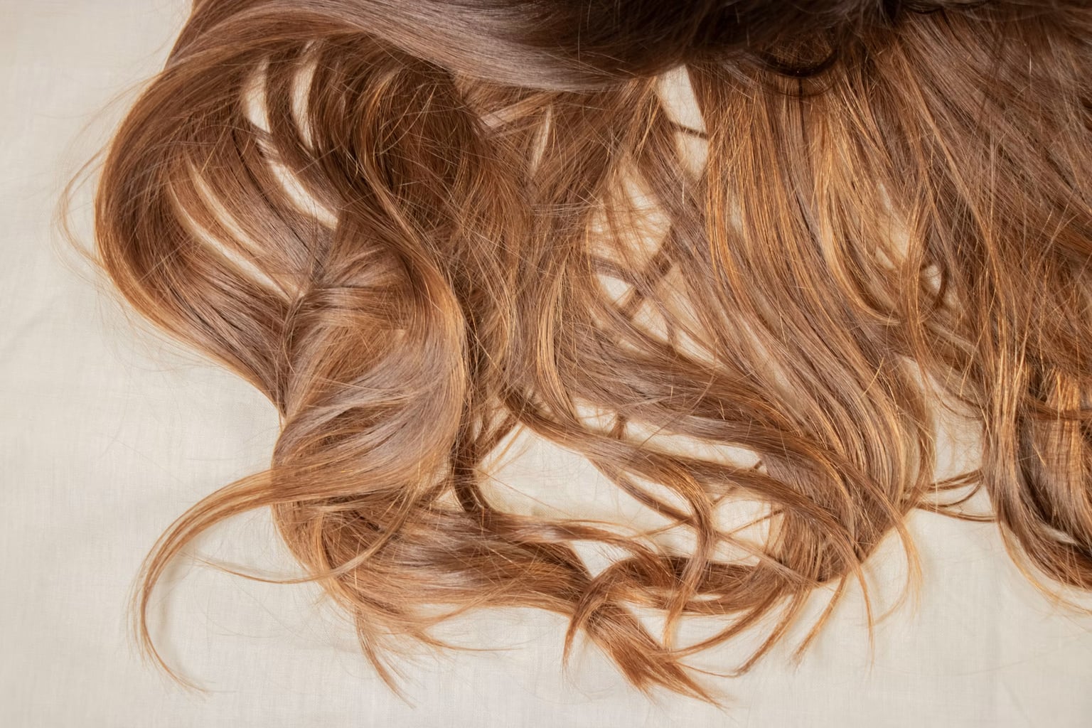 Cabello fino y plano en la rentrée: la rutina de volumen que lo cambia todo
